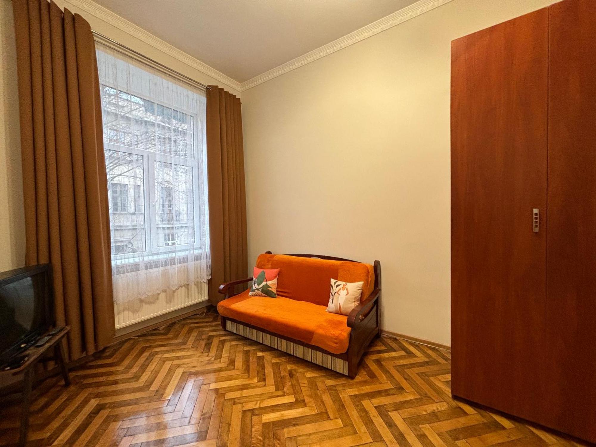 Айстра Apartment ลวีฟ ภายนอก รูปภาพ
