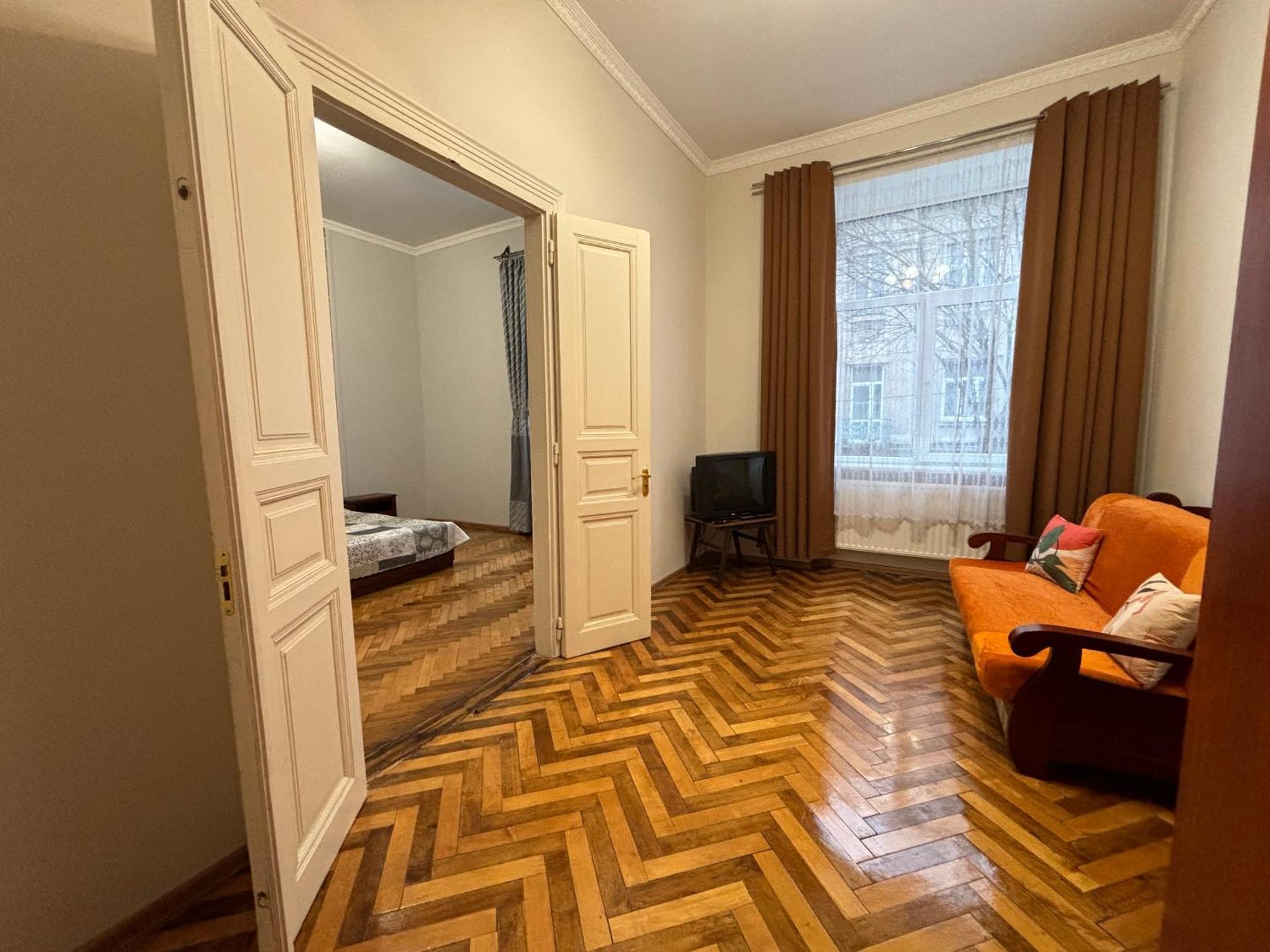 Айстра Apartment ลวีฟ ภายนอก รูปภาพ